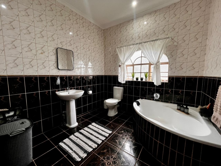 4 Bedroom Property for Sale in Safari Gardens North West